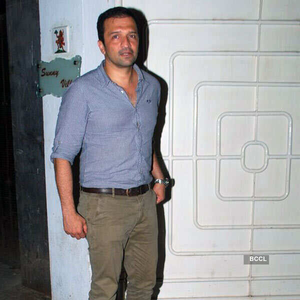 Holiday: Spl. Screening