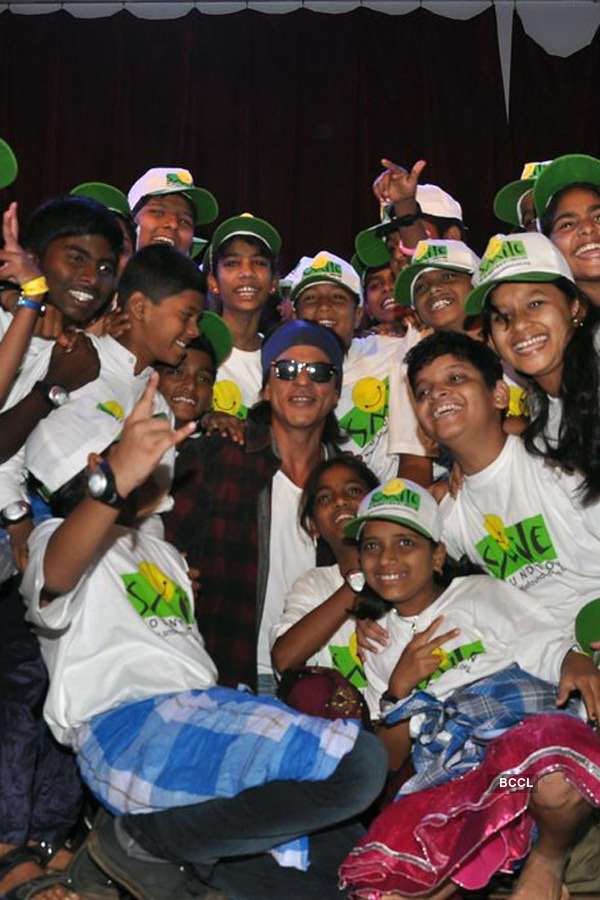 SRK celebrates Father's Day