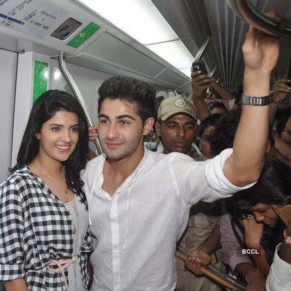 Armaan, Deeksha take a metro ride