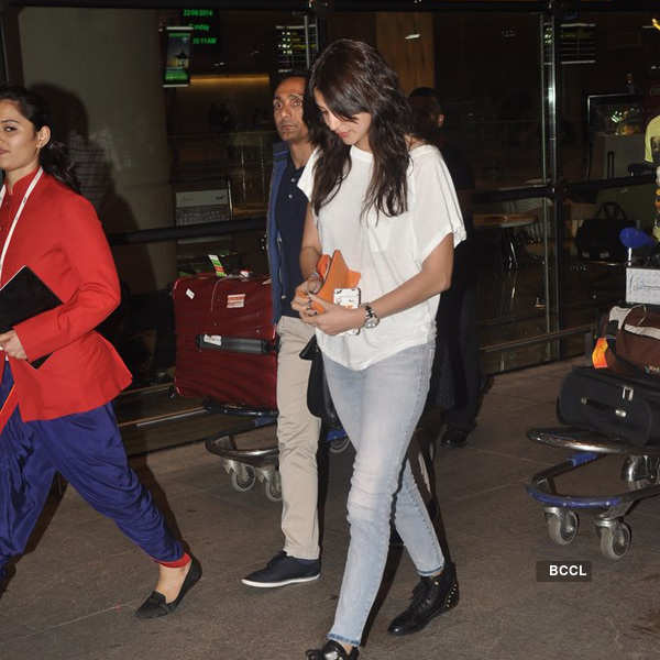 Anushka and Rahul snapped at the airport