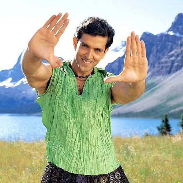Hrithik Roshan considers his extra thumb as a lucky charm and said he would never opt for a surgery to remove his extra finger.