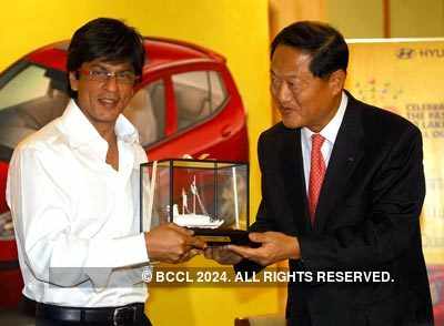 Hyundai celebrates with SRK