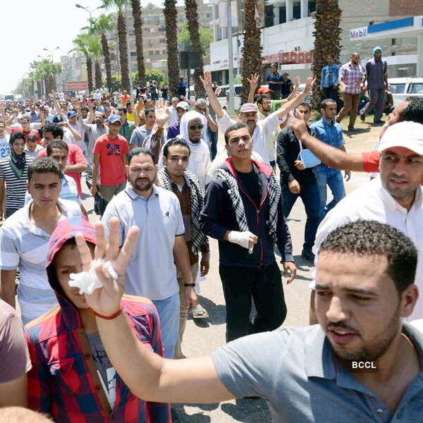 Bomb blast in Egypt train wounds five