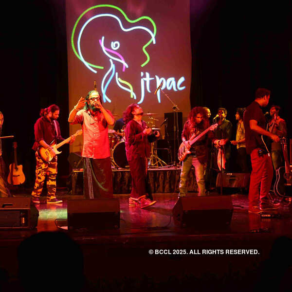 Thaikoodam Bridge performs