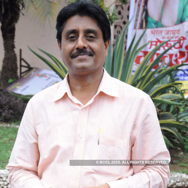 Play: Moruchi Mavshi 