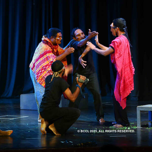 Play: Vishwa Vikhyathamaya Mooku