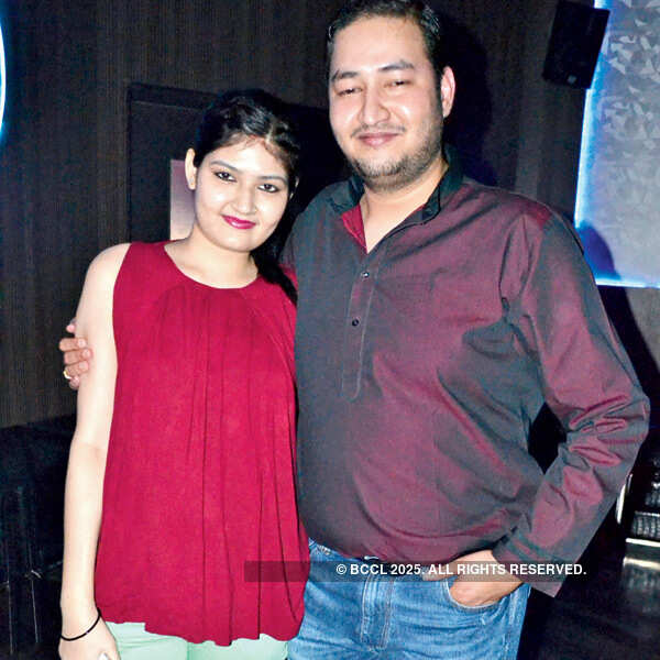 Sumit Chawla, Raveena party with friends