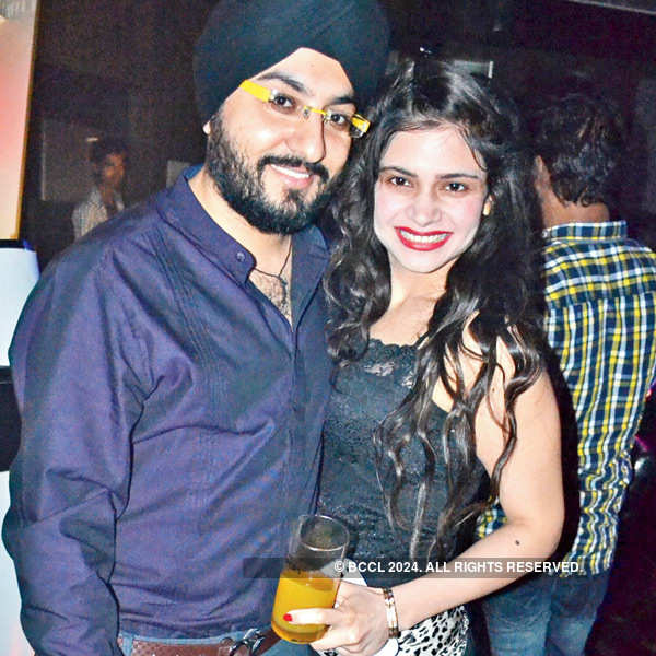 Sumit Chawla, Raveena party with friends