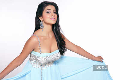 Shriya Saran's Portfolio Pics