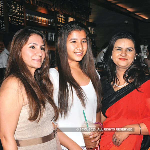 Chennaiites celebrates Starbucks opening