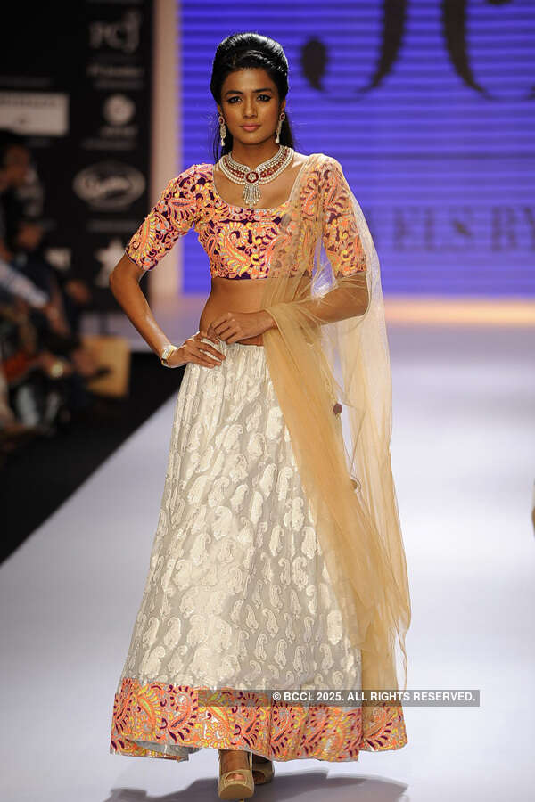 IIJW '14: Jewels By Preeti