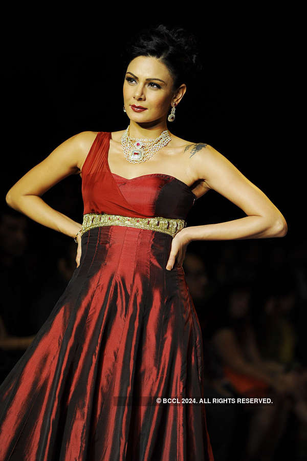 IIJW '14: PN Gadgil Jewellers