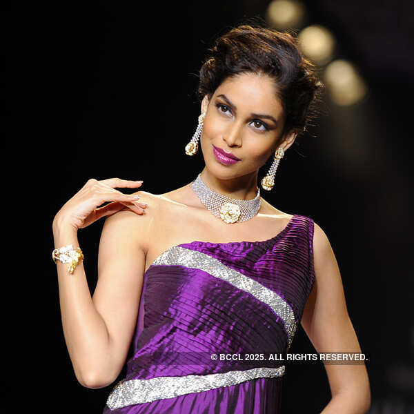 IIJW '14: PN Gadgil Jewellers