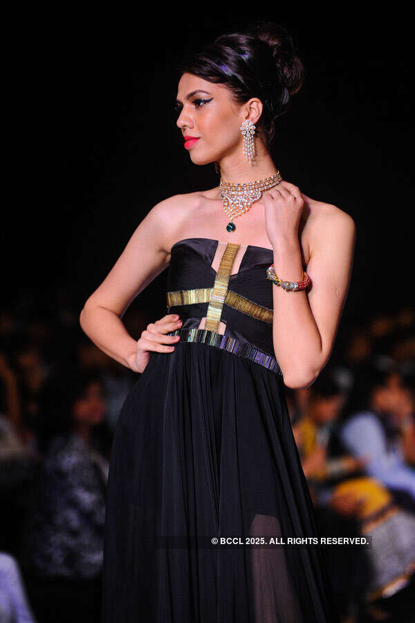 IIJW '14: Mahabir & KIK Jewells