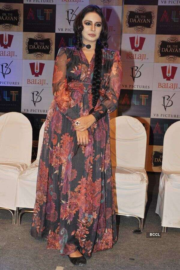 Divas in gothic look