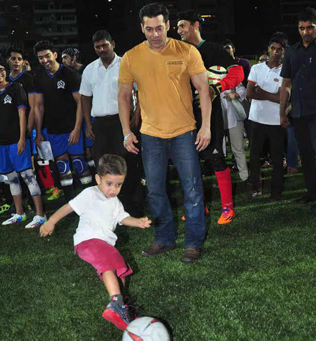 Salman Khan, Aamir Khan and other celebs at Ira Khan's charity football ...