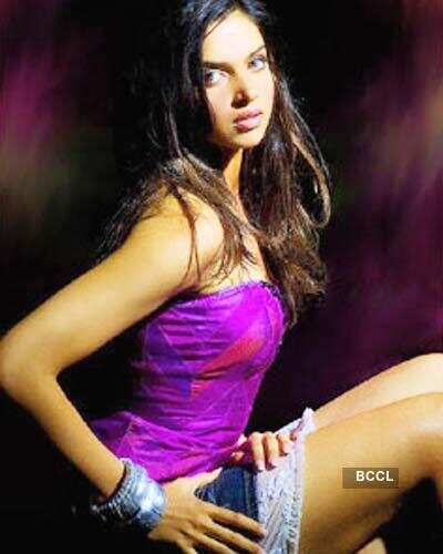 Hot & sensuous Deepika