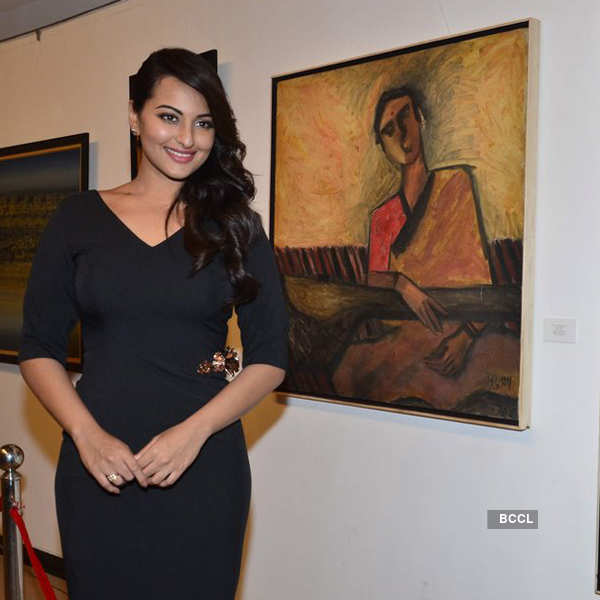 Sonakshi Sinha praises art