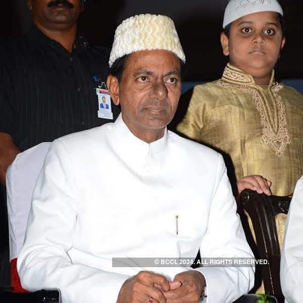 K Chandrashekar Rao hosts Iftaar party