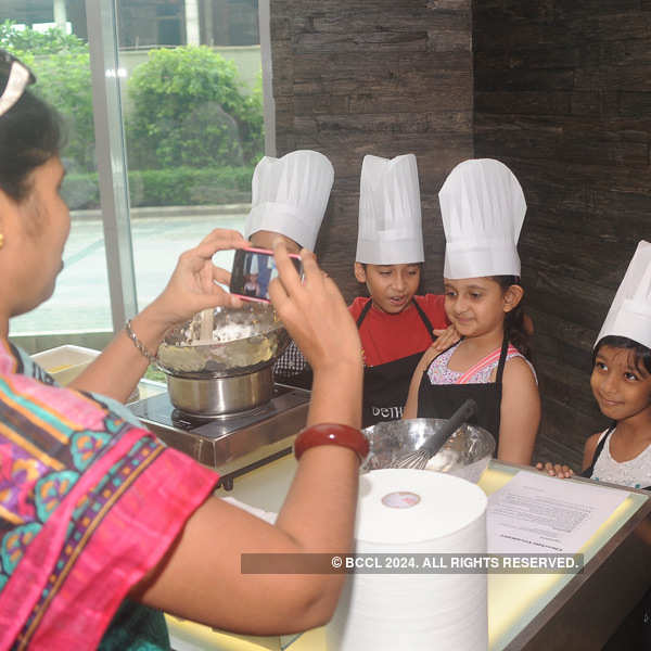 Ritu Beri hosts baking session