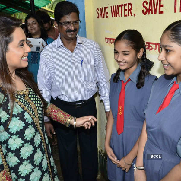 Rani meets school children