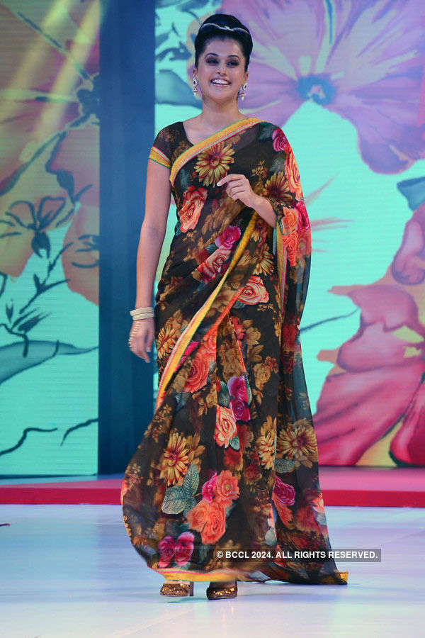 Divyanka, Taapsee @ Fashion show
