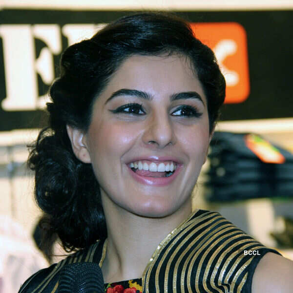 Isha Unveils Femina's latest issue