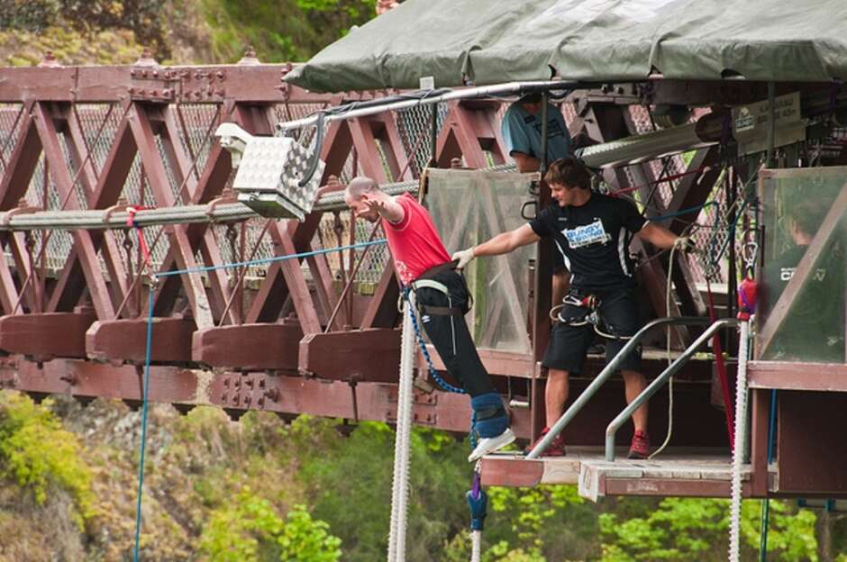 Bungee jumping 5546160152_8d9441482c_z