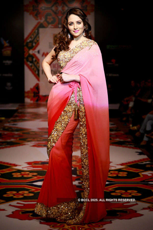 Aditi, Zoya @ Bangalore Fashion Week