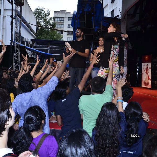 Sonam and Bipasha at Mithaibai college fest