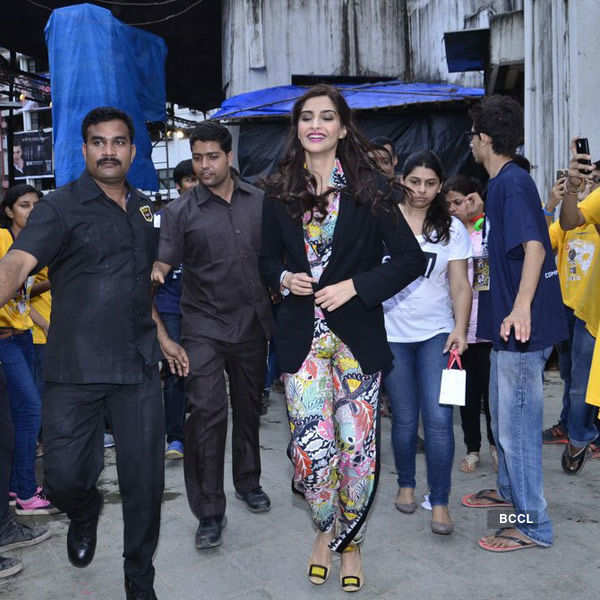 Sonam and Bipasha at Mithaibai college fest