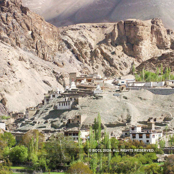 Chinese troops ‘intrude’ 25 km into Ladakh