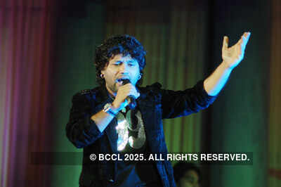 Kailash Kher performs