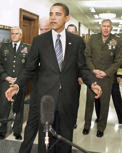 Obama visits Pentagon