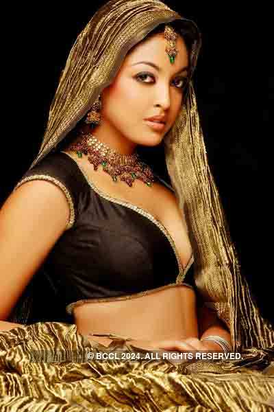 Tanushree Dutta's Portfolio Pics