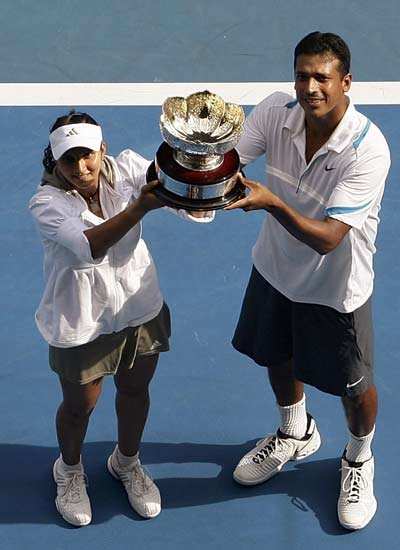 Sania-Bhupathi win mixed doubles