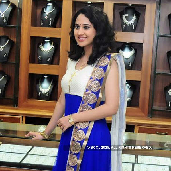 Miya at a jewellery event