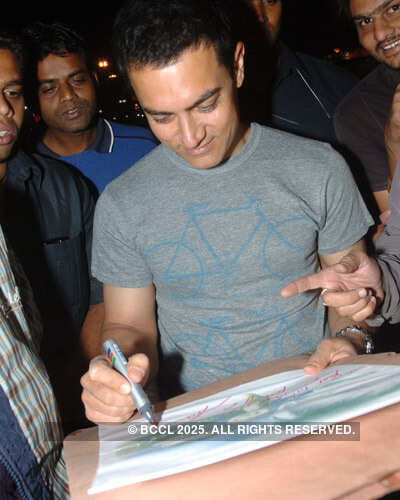 Aamir visits IIMs