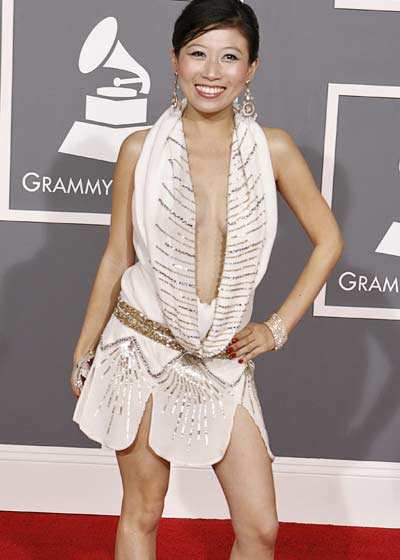 Leggy lasses at Grammy Awards