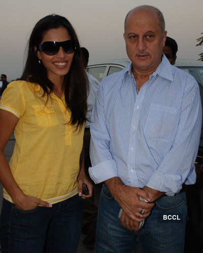 The Desire: On the sets