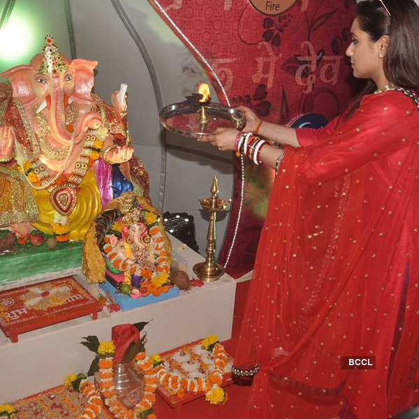  Bollywood  Celebs Chant  Ganpati Bappa Pics Bollywood  