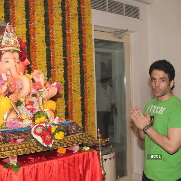  Bollywood  Celebs Chant  Ganpati Bappa Pics Bollywood  