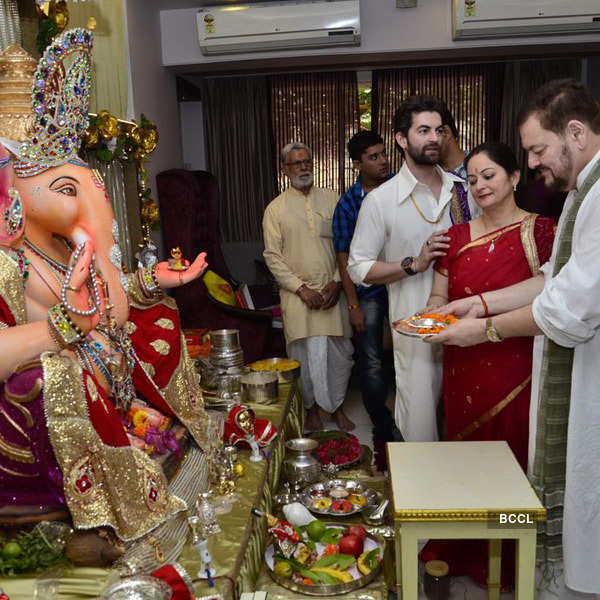 Bollywood Celebs Chant Ganpati Bappa