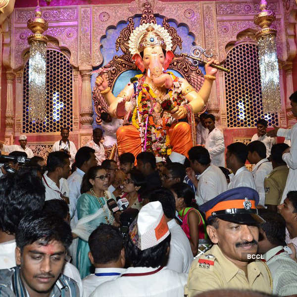 Bollywood Celebs Chant Ganpati Bappa