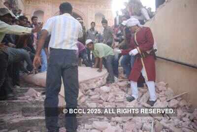 Wall collapsed on sets of 'Veer'