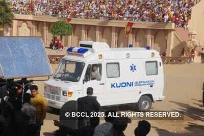 Wall collapsed on sets of 'Veer'