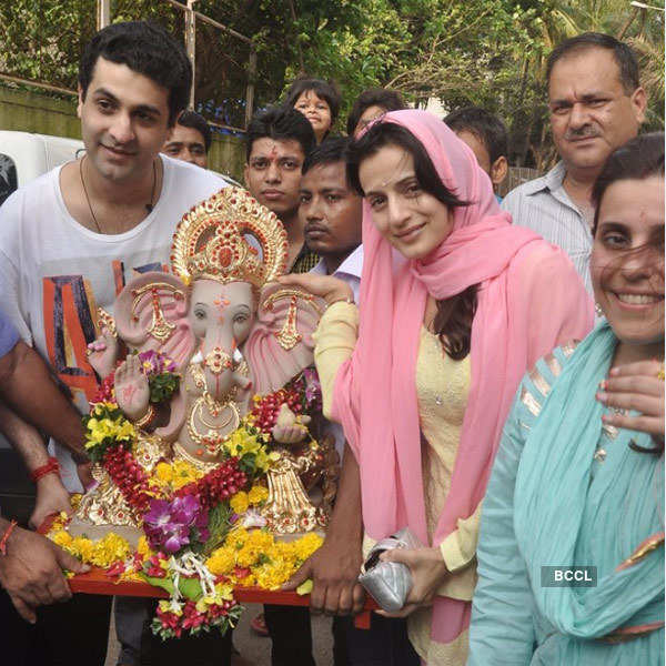 Bollywood Celebs at Ganesh Visarjan