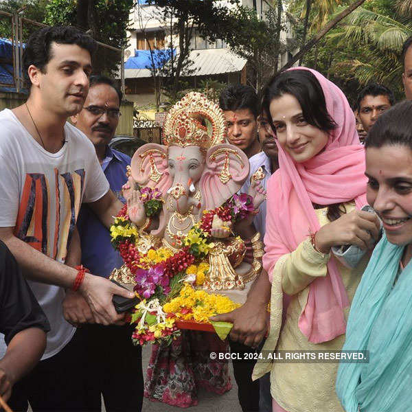 Bollywood Celebs at Ganesh Visarjan