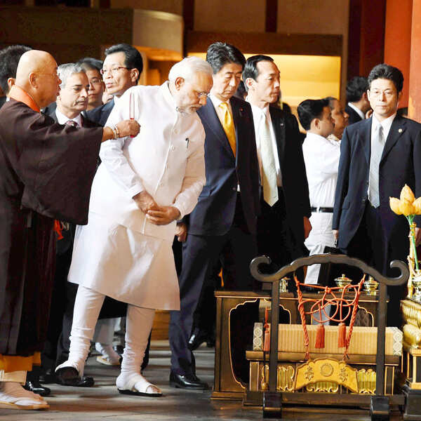 Narendra Modi visits Toji Temple