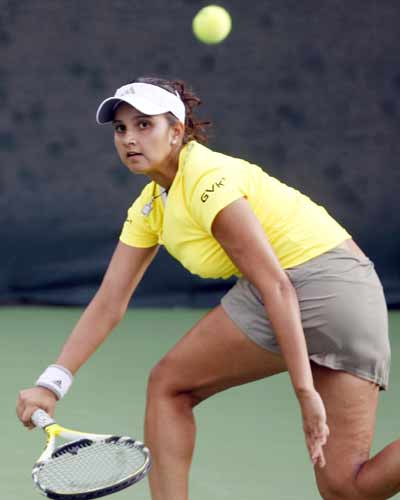 Sania crashes out of Dubai Open